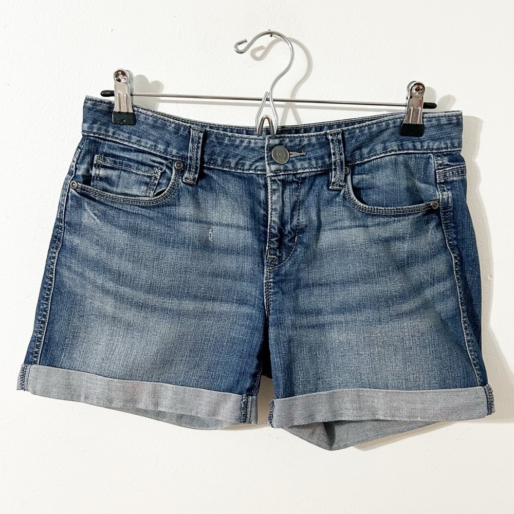Ann Taylor LOFT Distressed Mid Rise Medium Wash Folder Hem Denim Jean Shorts 💙